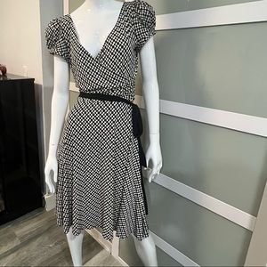 London Times Black and White Short Sleeve flower Print Wrap Top Dress Size 10